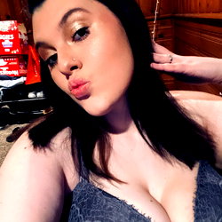 elizabeth 😌 photo