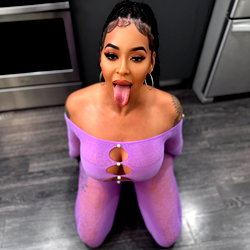 I’m online babe photo