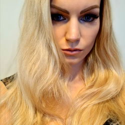 Axelle - best 7% on OF photo