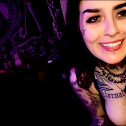 Sierra Jade - Woman, Social Media Influencer, Glamour & Tattooed