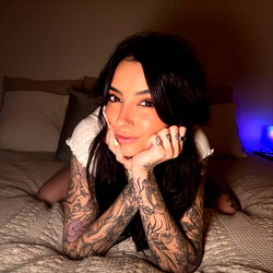 Anna Forevers 🐈‍⬛ photo