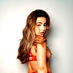 Ariana Van X photo
