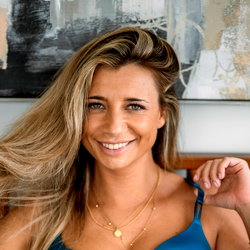 April Carter photo