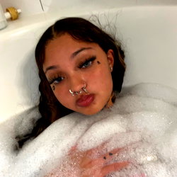 Alora Noelle photo