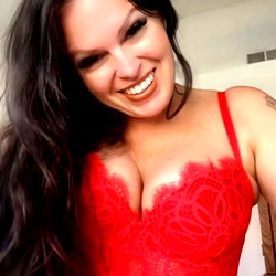 Peachy Queen Amelia 👑🍑 photo