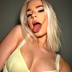 ⚡️ MARIA FREE photo
