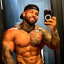 Troyz world 🌎 photo