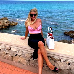Lady Dina photo