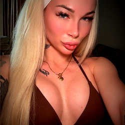 Layla Leona 👑 photo