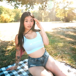 Voluptuous Asian 🎀 photo