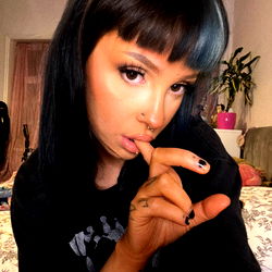 Charlotte 🖤 photo