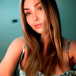 Alina Rai photo