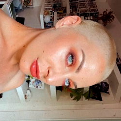 RaeRiley👽 photo