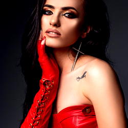 Layla Wood photo