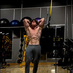 Aleks Crane photo