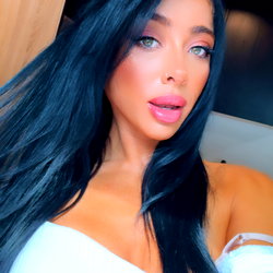 Desiree 🖤 RATED #1 BRUNETTE ON ONLYFANS! photo