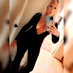 Mistress Suzie photo
