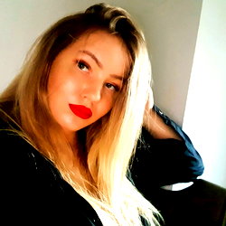 AbigaileHott photo