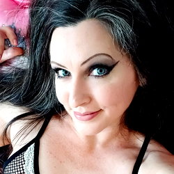 🖤 @LittleGothInHeels 🖤 photo