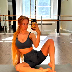 ๐๐ก๐ฅ๐จ๐ ๐๐ข๐ฏ๐ photo