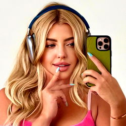 𝐒𝐇𝐀𝐍𝐓𝐈 ❤️‍🔥 photo