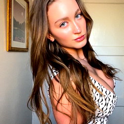 Sara Sky photo