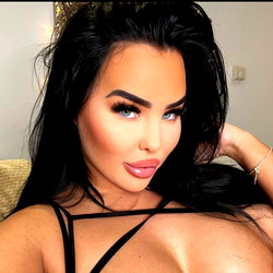 Layla Rose 🌹 photo