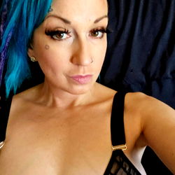 SpookyxBee Free 😈🐝 photo