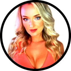 🍭 Carly Collins photo