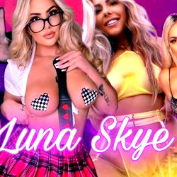 Domme Mommy Luna photo