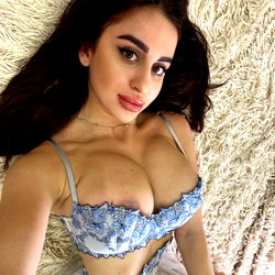 𝗝𝗮𝘀𝗺𝗶𝗻𝗲 𝗠𝗶𝗹𝗹𝘀 photo