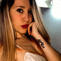 Angie Hot 🔥 photo