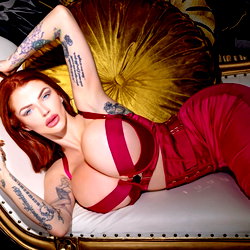 Joslyn James photo