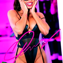 SWOLLA-BUNNY 🐰 photo