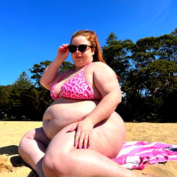 chubbybellyredhead photo