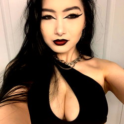 Ravyn 🖤 photo