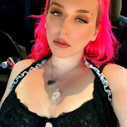 Pixi 🧚‍♀️🥰 LIVES EVERYDAY photo
