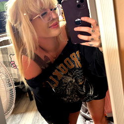 daisea - college gamer girl 🎮 photo