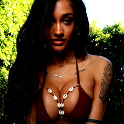 Zoey Sinn photo