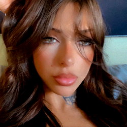 Emm 🕷️ - The Enchanting Mini Muse on OnlyFans