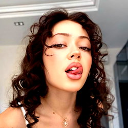 Ellie Moore photo