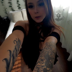 ♡₊˚⊹ɢʜ0ꜱᴛʏ⊹₊˚♡ photo