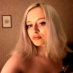 MAGGIE 💋🌸 photo