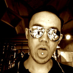 Aaron Bond photo
