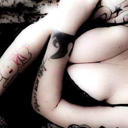 ⛓️𝕸𝖎𝖘𝖘𝕹𝖊𝖐𝖔 𝕸𝖊𝖙𝖆𝖑 𝕭𝖔𝖓𝖉𝖆𝖌𝖊 𝕼𝖚𝖊𝖊𝖓🐱⛓️ photo