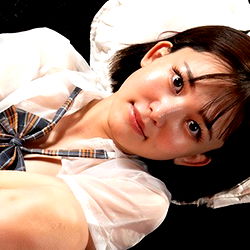 Natsuki: Passionate Canadian Art Model and Selfie Expert