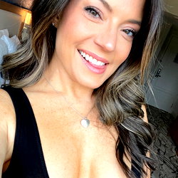 Sarah Clayton 🔥 💍 photo