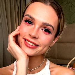 Nicole Vien - Stunning Model with a Magic Throat