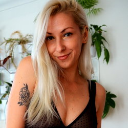 Lea 💋 | FREE dick ratings photo