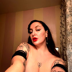 Jasmine is... on a date! photo